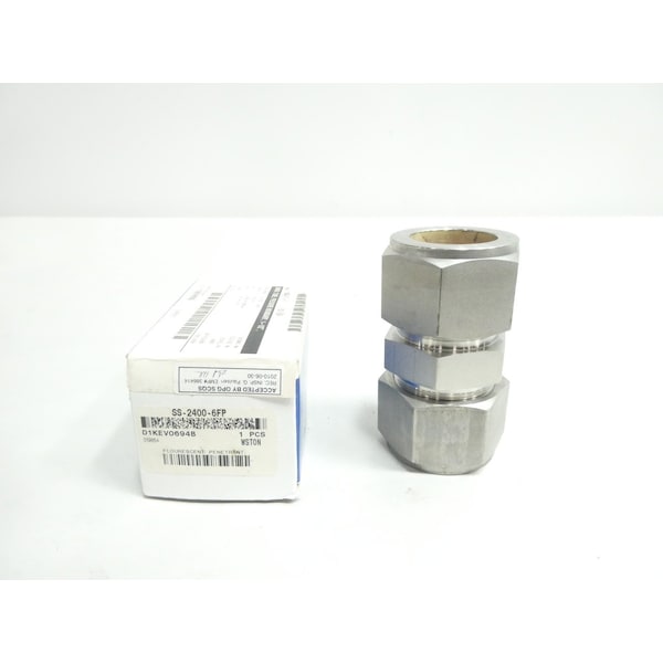 Swagelok 1-1/2IN STAINLESS TUBE PIPE UNION SS-2400-6FP - main